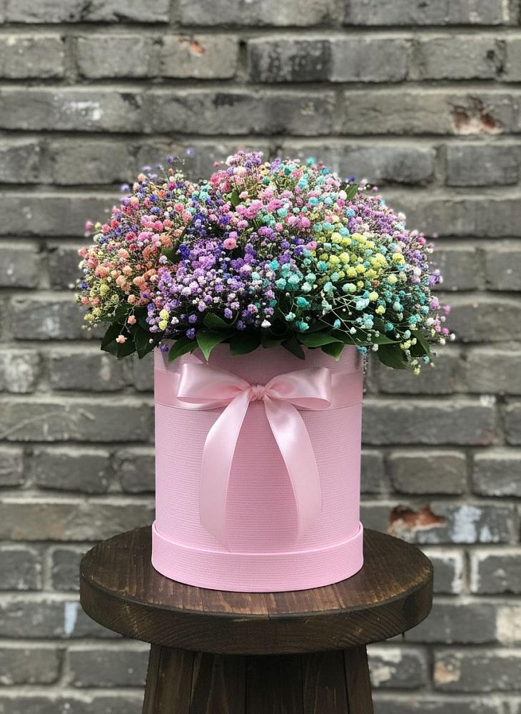 Цветочная композиция из Гипсофила и Розы в шляпной коробке в Мирном