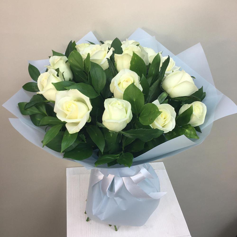Букет 15 Белых роз Проуд в Мирном