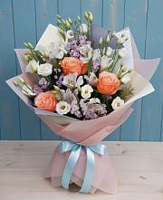 Букет цветов из:  Лизиантусы, Розы, Альстромерии и Гипсофила в Мирном
