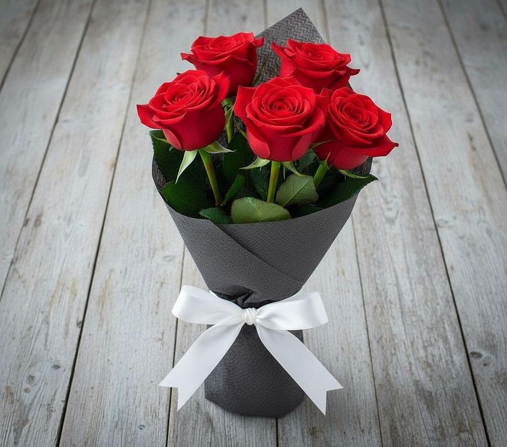 Букет 5 Красных роз Эдлесс Лав в Мирном