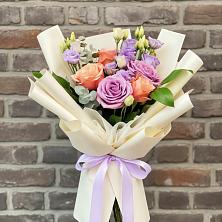 Букет цветов из:  Лизиантусы и Розы в Мирном