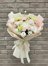 Букет цветов из:  Гвоздики, Розы, Лизиантусы и Хризантемы в Мирном