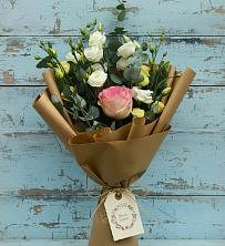 Букет цветов из:  Розы и Лизиантусы в Мирном